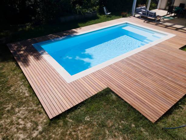 La piscine en bois extension de la maison vue sainte victoire a Puyloubier