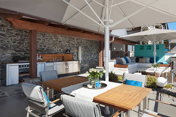 Aménagement cuisine d'été et pool house dans les bouches du rhone