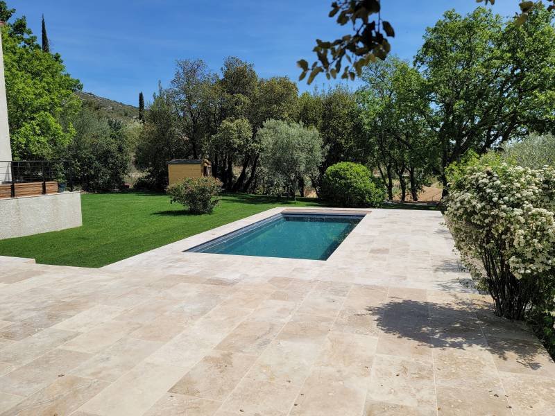 Aménagement extérieur piscine et paysager à Puyloubier près d'Aix-en-provence
