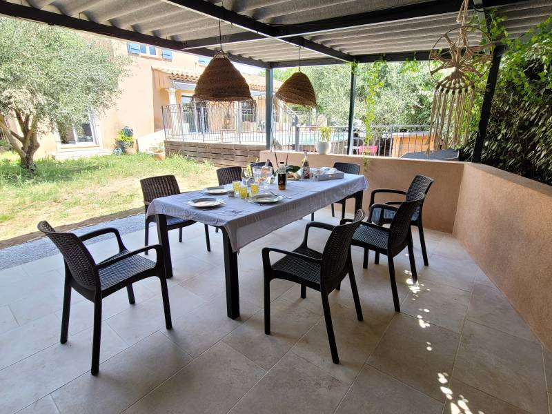 Pool House aménagement intérieur à Puyloubier prés d'aix-en-provence